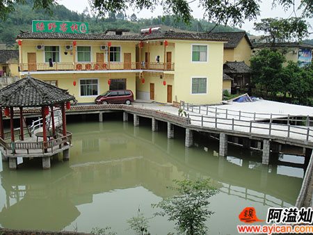 小七孔绿野客栈