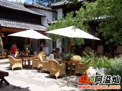 束河星期八客栈
