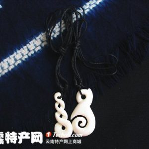 白色个性挂坠