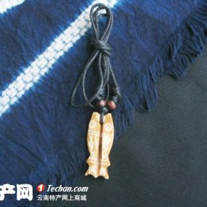 骨雕小鱼挂坠
